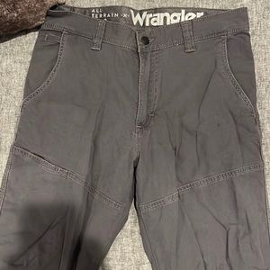 Wrangler Men's ATG Canvas Straight Fit
Slim 5-Pocket Pants - Grey 32×32